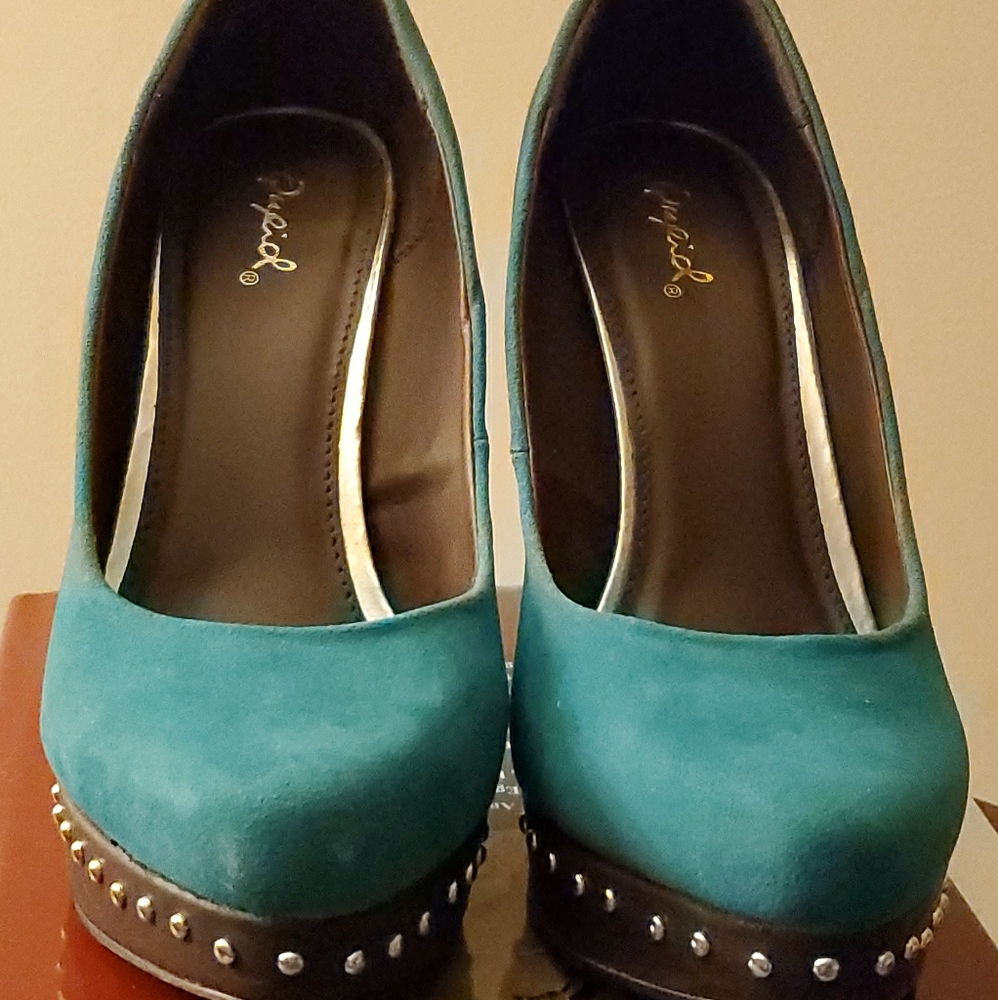 Like  new condition heels